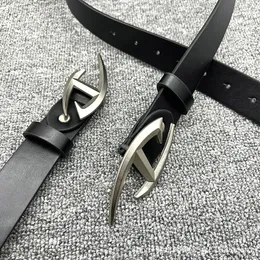 MEN MENSERES BOCKELE LEATHINE LEATHINE DIESEL BELL NEW NEW FUTURE Style Niche Punk Irregular Metal Logo Belt Men and Women's Fashion Sense All Wear Belts