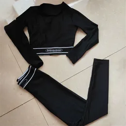 مصممة سوداء نساء المسارات طويلة الأكمام الحزام الفاخرة يوجا قمم طماق ملابس مثيرة للملابس الرياضية الرياضية.