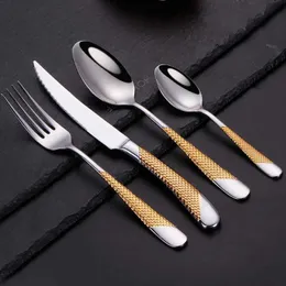 Cucina da campo Stoviglie da cucina Set di posate Set di posate in argento Stoviglie di lusso in acciaio inossidabile Forchetta Cucchiaio Coltello Set da cena occidentale Oro YQ240123