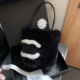 Damen-Designer-Unterarmtasche, weich, flauschig, mit Lederriemen, 25 cm, Schwarz-Weiß, zweifarbiges Design, großes Fassungsvermögen, hübsche Panda-Schulterhandtasche, luxuriöse Make-up-Geldbörse