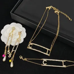 Diamantörhängen armband kedja halsband smycken set designer älskare halsband charm armband brev örhängen för kvinnlig gåva