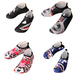Gai Gai Gai Yeni Erkekler Su Aqua Ayakkabıları Kadın Yüzme Sabahları Çıplak Ayak Sandalet Plajı Taşıma Daireleri Unisex Nefes Alabilir Hızlı Kuru Ayakkabı Boyutu 36-45