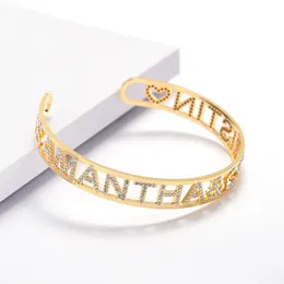 Armbanden Aangepaste kristallen naamarmband Gepersonaliseerde diamanten letters Hoge kwaliteit roestvrij staal 18K goud Damesmode-sieraden Cadeau