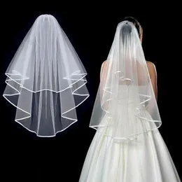 Beyaz Fildişi Kısa Gelin Peçe Taramalı Moda Şeridi Kenar Omuz Uzunluğu İki Katmanlı Düğün Aksesuarları