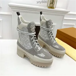 Luxury Designer Laureate Platform Desert Boots Suede Calf Leather and Patent Canvas Back Loop Treaded Rubber O louisely Purse vuttonly viutonly vittonly lvse TU72