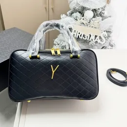 2024 Kvinna bowling axelväskor designer väska lyx handväska crossbody kosmetikväska diamant tote svart brun frostat läder 5A