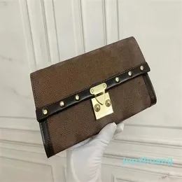 مصممة مصممة Luxury Women's Clasp Bag Bag Based Long Simple Card Bag 2024