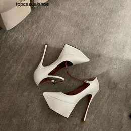 Amina Muaddi Pumpen weiße Plattform Seiden-Satin-Yigit Schuhe Stiletto High Heels spitzige Zehen für Frauen Luxusdesigner Kleider Schuh Abend