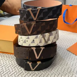 Designer Lettere Cinture Uomo Donna Cintura in pelle di lusso di alta qualità Moda Fibbia dorata Cintura da lavoro casual di alta qualità Cintura con scatola 10A