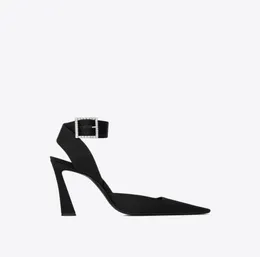 Tasarımcı Pompaları Kadınlar Elbise Ayakkabı Lüks Siyah Fanny Slingback Pompalarda Satin Crepe Alevlenmiş Topuk EU3540 Kutu Gelinlik ile 6452258