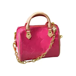 24SS Womens Luxurys Designers Patent Leather Tote Bag Blommor Kudde axelband Crossbody Women Handväska med guldkedjepås handväska 16 cm