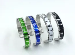 Bracciale rigido dal design classico in 4 colori per uomo Bracciale tachimetro in acciaio inossidabile Bracciale moda uomo039s con vendita al dettaglio p5797501