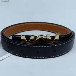 Cintura con fibbia liscia con lettera classica Stilista di moda Cintura da uomo Larghezza 2,5 cm Cintura di lusso in pelle da donna Casual Jeans Accessorio Cintura all'ingrosso 10A