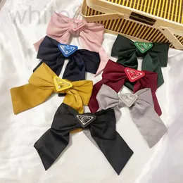 Hårklämmor Barrettes Designer Koreansk stil Bow Clip Enkel och fashionabla tjej P Family Triangle Label Spring Clip Top Netease IJRJ