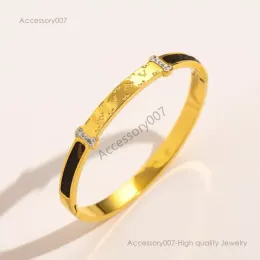 дизайнер ювелирных браслетов 18-каратного золота браслет модные роскошные буквы браслет женские любовь клевер стальные браслеты с печатью дизайнерские ювелирные изделия горячая классическая брендовая коробка