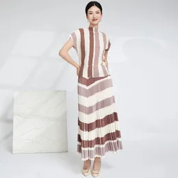 작업 드레스 Yudx Miyake 주름 여름 줄무늬 슈트 레플레임 하이 칼라 짧은 슬리브 트 셔츠 탑 라이트 가벼운 통기성 Peplum 2 피스