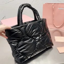 Ultima borsa da viaggio invernale in piumino di cotone Borsa da viaggio di grande capacità Borsa a tracolla casual da donna semplice per lo shopping Borsa a tracolla interna morbida e leggera con cerniera