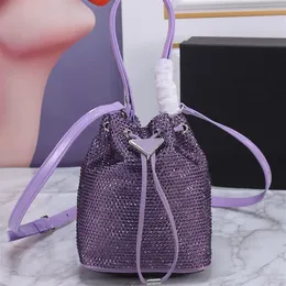 Kristalleimer Beutel Mini -Triebbeutel Mode Crossbody Geldbörse Frauen Schulterhandtaschen Diamanten dreieckige Bleche Kordelzug Bindi330z