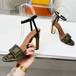 Novo tecido marrom sandálias de salto alto clássicos jacquard ouro metal oco redondo tornozelo cinta chunky sandália designer festa vestido sapatos com designer mulheres letterg