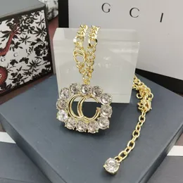 Vintage Gold Plated Diamond Pendant Necklace Women Luxury Charm Halsband Designer Halsband Box Packaging Gift Long Chain Hot Brand Birthday Travel Jewelry