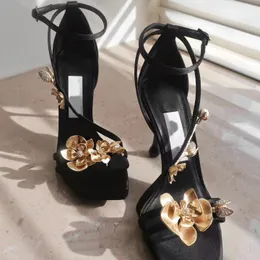 Sandałowy 3D kwiatowy złoty orchidea na wysokim obcasie dla kobiet wczesnym wiosną latem Nowy kwadratowy palca z sandałami jedwabne wieczór najlepsze pojedyncze buty