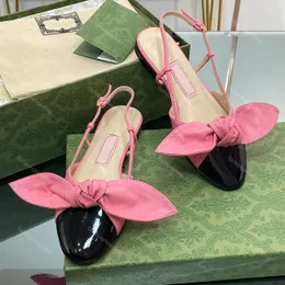 Flats Heels Sandals Ünlü Tasarımcı Kadın Elbise Ayakkabı Slingbacks Bowknot Tasarım Tavşan Kulakları Çin Yeni Yıl Serisi Kaliteli Deri Parti Akşam Kutu 10a