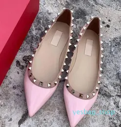 Zapatos de marca de lujo Sandalias planas con remaches mocasines de cuero Real para mujer de verano