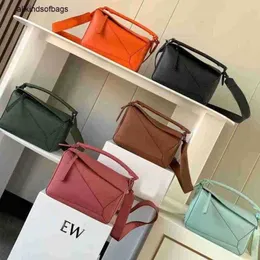 Lüks Loewwes Bulmacalar Çanta Kaynak Üreticiler Marka Modaya Dönüştüren Gerçek Deri Kadın Çanta Geometrik Mini Küçük Bir Omuz Crossbody Taşınabilir Yastık FRJ XQRE