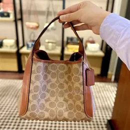 حقيبة مصممين Cooachs Hadley 21 Half Moon Bag حقيبة زهرة قديمة طراز كبير سعة كبيرة جلدية جديدة