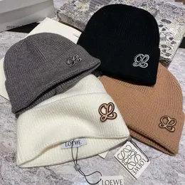 Kış şapka kapağı e yüksek kaliteli tasarımcı kapaklar erkek kadınlar kış popüler yün sıcak örgü şapka yeni moda beanie bobbles