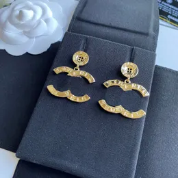 Złota plisowane kolczyki projektant biżuterii retro luksusowe kobiety urok kolczyki pudełko prezentowe opakowanie butikowe kolczyki moda