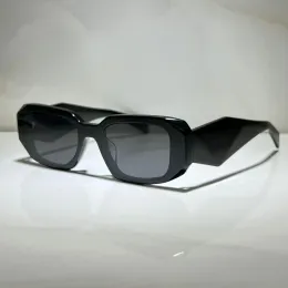 Solglasögon för män och kvinnor Luxury 17WF Designer Style Anti-ultraviolet Retro Square Plate Full Frame Fashion Gereglasses Random Box 17W med presentförpackning