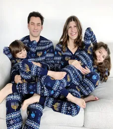 Im Weihnachtsherbst und Winter 2019 wird der neue Parents-inlaw Suit-Pyjama zu Hause installiert3230486