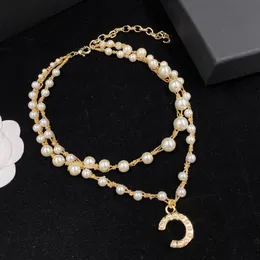 Collane di diamanti in oro Collane di perle lunghe di moda per donna Collana a catena con lettere di perline Collana di design di lusso Fornitura di gioielli regalo
