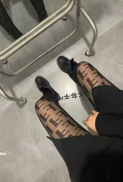 Wind f Familie strömt klassische Kardashianelbe Socken sexy dünne Strumpfhosen Briefstrümpfe2369171