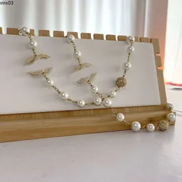 Bohren Sie den Perlenhalsketten-Stil. Großhandel Luxus-Designer-Anhänger-Halsketten, Marke Double Letterchain, vergoldet mit Crysatl-Strasssteinen