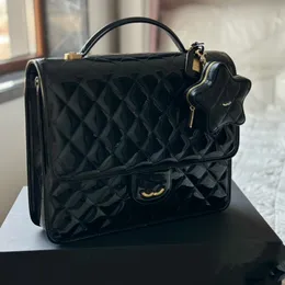 24C Star Couro Envernizado Mochila Preta 31cm Moda Feminina Bolsa de Ombro Couro Diamante Ouro Hardware Fivela Bolsa de Luxo Bolsa Crossbody Bolsas Escolares Bolsas de Compras