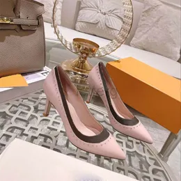 2024 novos sapatos de salto alto femininos de alta qualidade designer de luxo moda vestido sapatos sexy stiletto sapatos de festa pré-vendidos sapatos de grife combinando cor letra de casamento