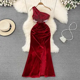 Casual Dresses Senior Sense Retro Temperament Single Shoulder Waist Show Thin Tail Dress Velvet Shining Slit