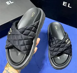 Paris Frauensandalen mit weichen Sohlen luxuriöse und modische vielseitige Kanalschuhe Frauenmarke Designer Schieber Gummi -Fischgröße Flip Flops Designer Schuhe