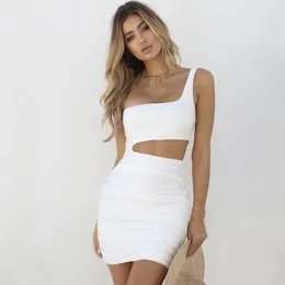 Casual Dresses Summer One Shoulder Dress Women Sexig nattklubb Bodycon White Mini Strap Elegant Sleeveless mantel Klubbkläder Lamer Tops