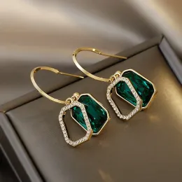 Orecchini in oro giallo 14k con ciondolo geometrico squisito in cristallo verde squisito per donna, gioielli di moda coreana, orecchini eleganti per ragazze, festa di nozze