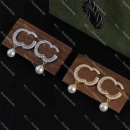 Diamond Pearl Designer Displatant Earrings Double Letter Danclers Girl Party Show Show Hoop أقراط الأزرار مجموعة المجوهرات