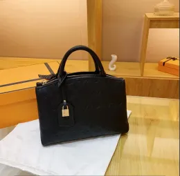 Petit Palais مصممي الكتف حقيبة جلدية جلدية وسادة الأزياء Luxurys Grand Palais حقيبة نقش زهرة Pochette Women Handbag Messenger