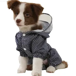 Odzież dla psów ubrania pieskowe czteronożne psa szczeniaka z kapturem płaszcz przeciwdeszczowy Pet Cute Waterproof Tacets Outdoor Pet Rainwear Cape Apparel