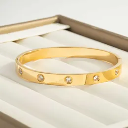 Bracciale di design C-arter leggero Bracciale in oro 18 carati di lusso di fascia alta in streaming live con dieci diamanti per la casa che non sbiadisce, semplice e di nicchia OUKO