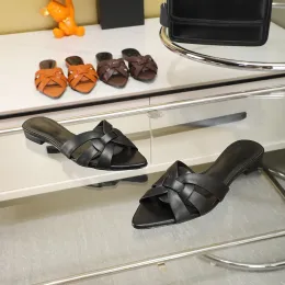 Designerskie kapcie, damskie letnie gorące buty plażowe, noszące buty z otwartymi palcami, wysokiej jakości buty fabryczne do bezpłatnej dostawy