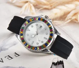 Hoogwaardig herenhorloge Hoogwaardig quartz uurwerk Luxe kleurrijk diamantontwerp 41 mm wijzerplaat rubberen band casual modehorloge