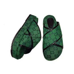 Paar bedruckte Slipper 2024 Sandalen mit Boden, Designer, zunehmende Kreuzfrauen, neue Sandale, flache G, lässige Stickerei, Familienhöhe, dicke Sohlen, Strandschuhe, OO8G