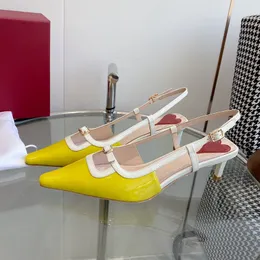 Mulheres Canard Slingback Bombas 6 cm Sandálias de grife couro envernizado coleção primavera-verão slides em tiras de salto quadrado cônico em formato de coração de alta qualidade